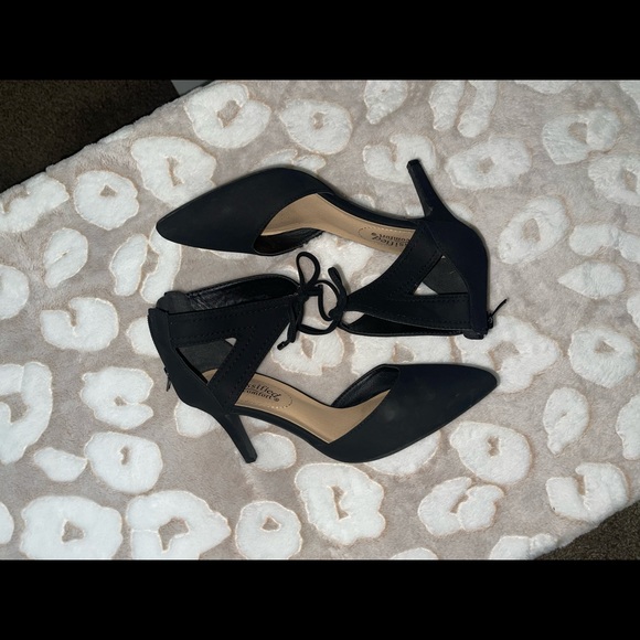 Short heels - Picture 1 of 1